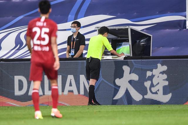 意大利杯-双方门将各救险 AC米兰主场平国际米兰